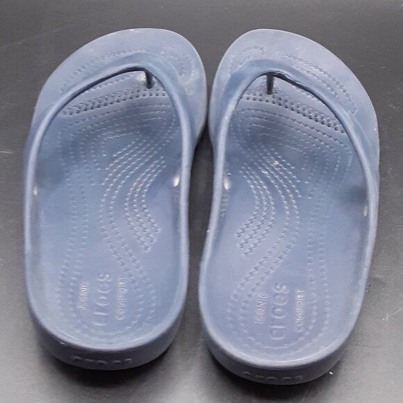 Woman's Croc Sandals/Flip Flops Navy Blue Size 7 - Picture 2 of 4